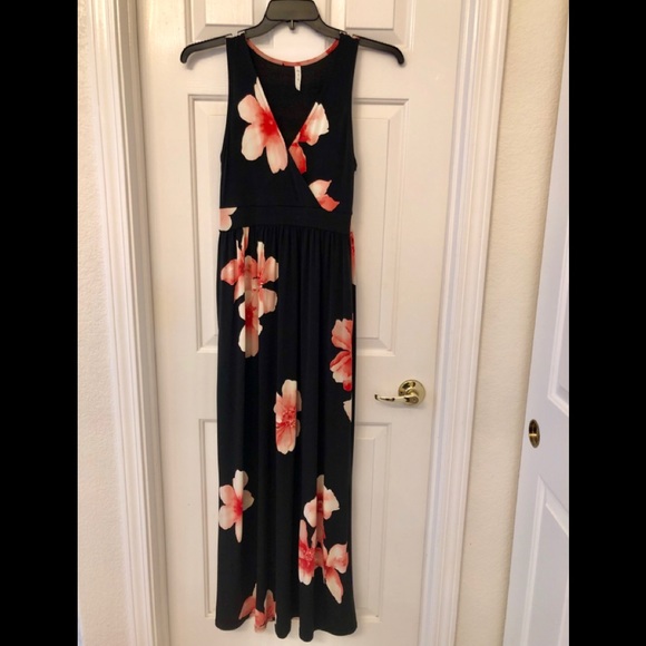mittoshop Dresses & Skirts - Elegant Hawaiian Floral Dress